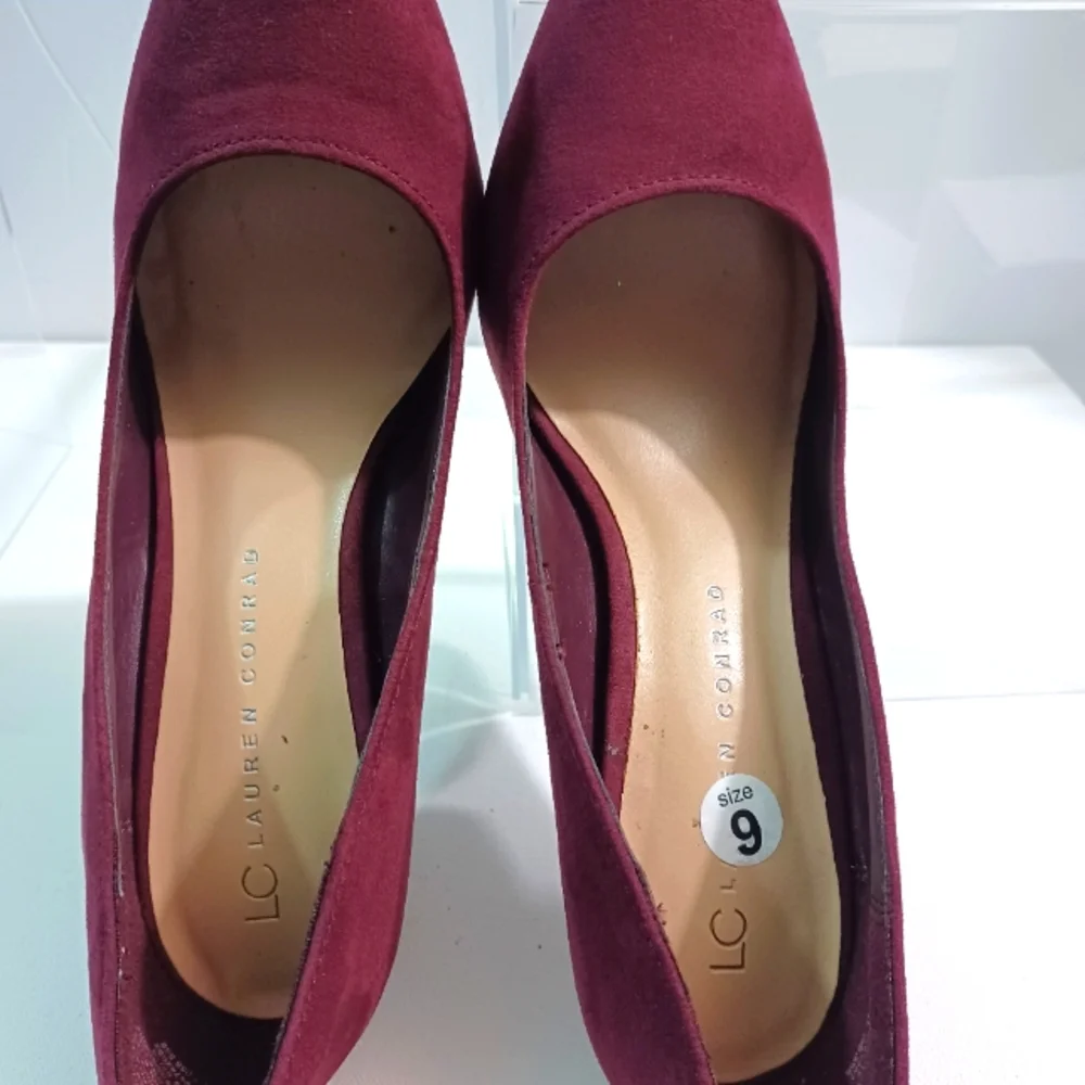 LC Lauren Conrad Slip-on Pumps, Size:9M, Color: Burgundy